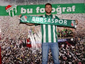 Bursaspor Yeni Transferi İle Yollarını Ayırdı