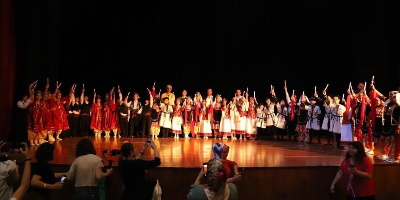 Kültür-sanat Kursiyerlerinden Nefes Kesen Gösteri