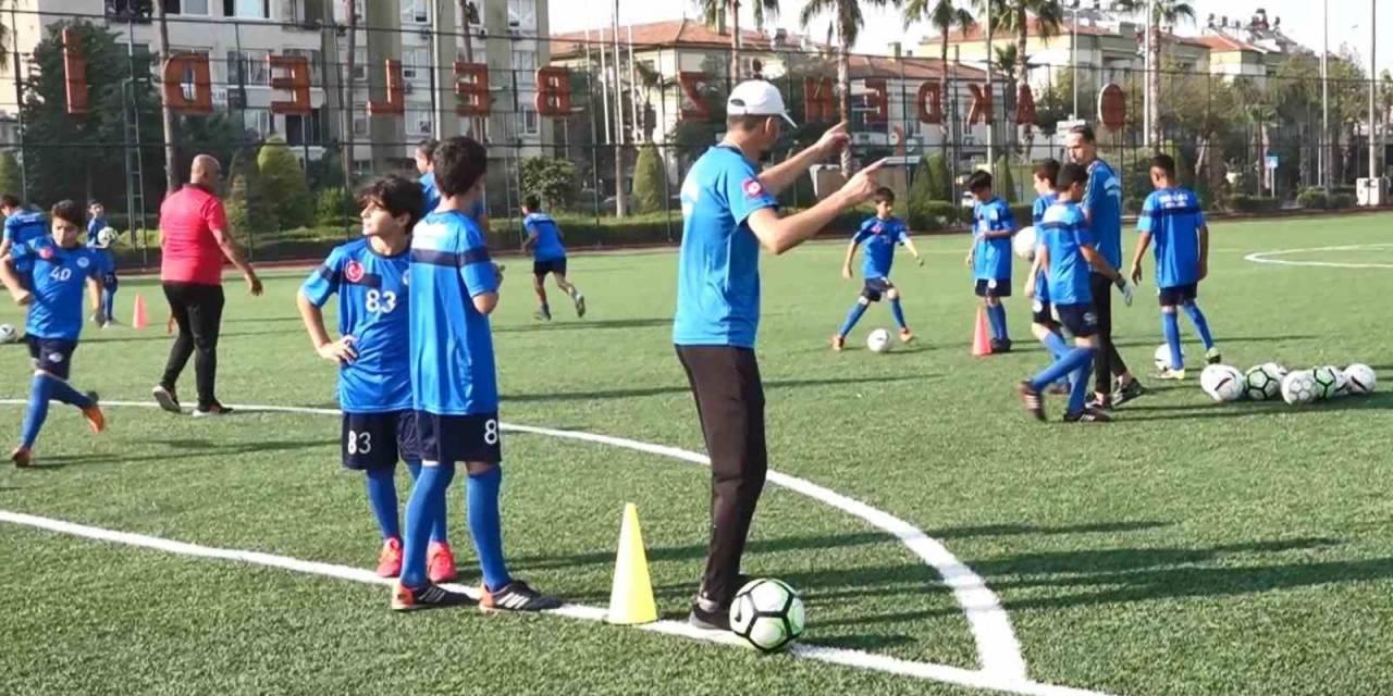 Akdeniz Belediyesi Yaz Spor Okullarında Geleceğin Sporcularını Yetiştiriyor