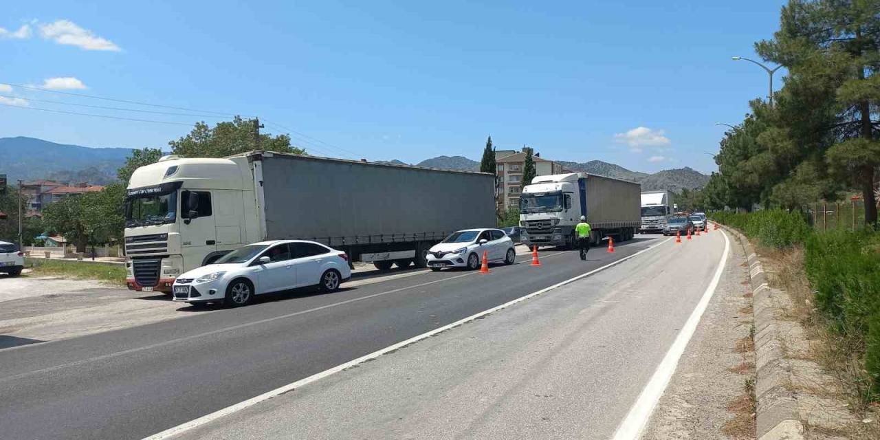D100 Çorum Geçişinde Bayram Trafiği