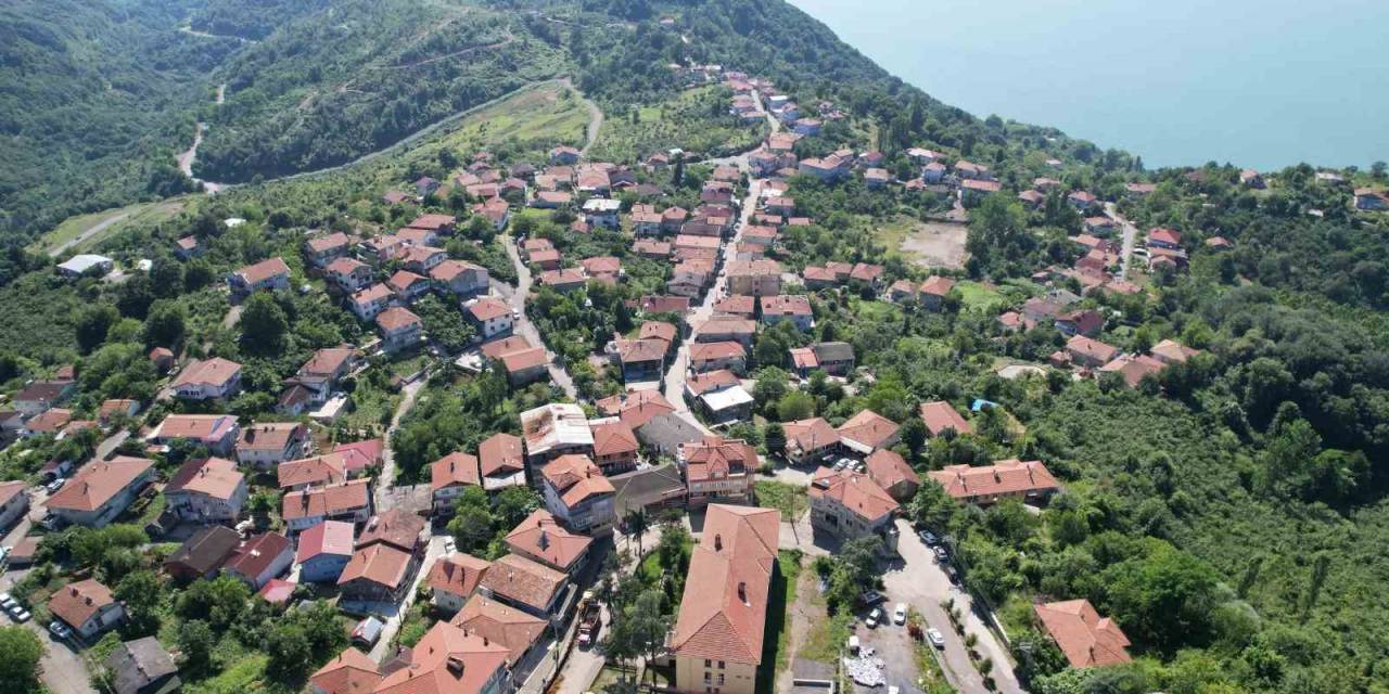 Harabeye Dönen Madenci Lojmanları Satılmayı Bekliyor