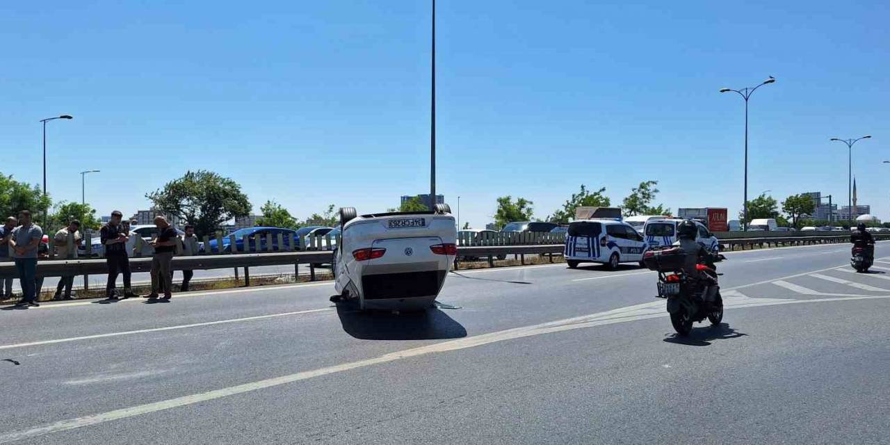 Esenler’de Kaza Yapan Otomobil Takla Atıp Ters Döndü