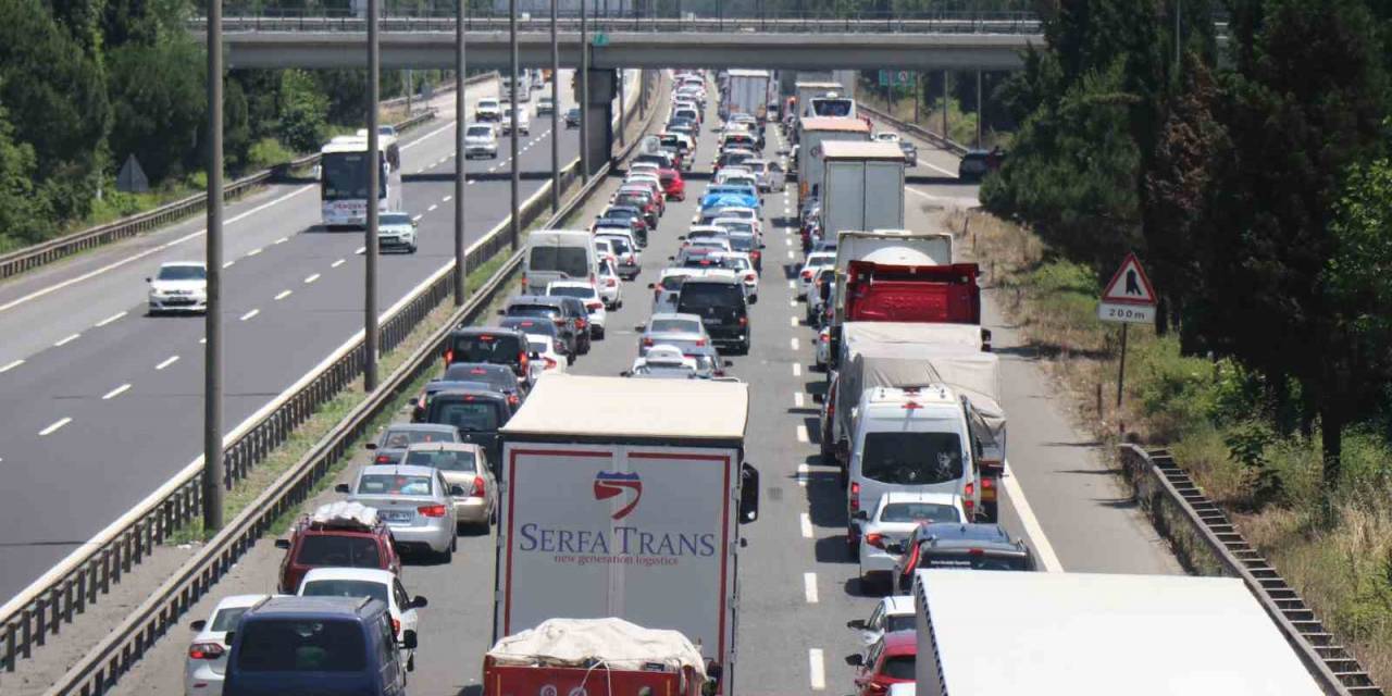 Otoyol Sakarya Geçişinde Trafik Durma Noktasına Geldi