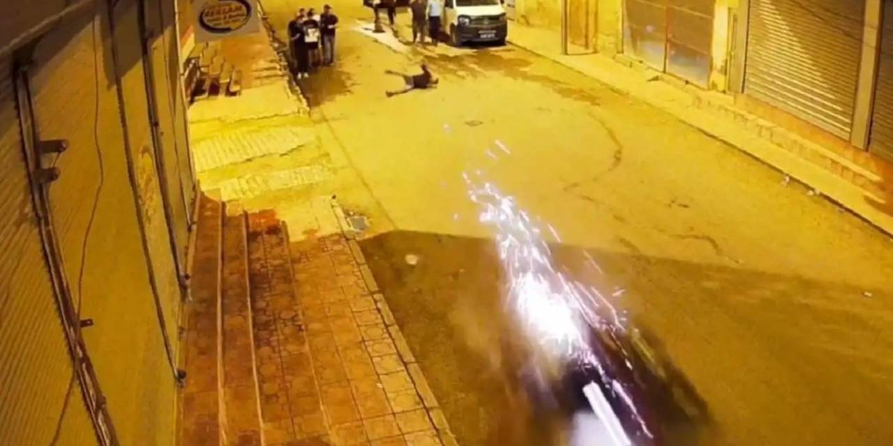 Nusaybin’de Motosiklet Sürücüsü Yayaya Çarptı: 2 Yaralı