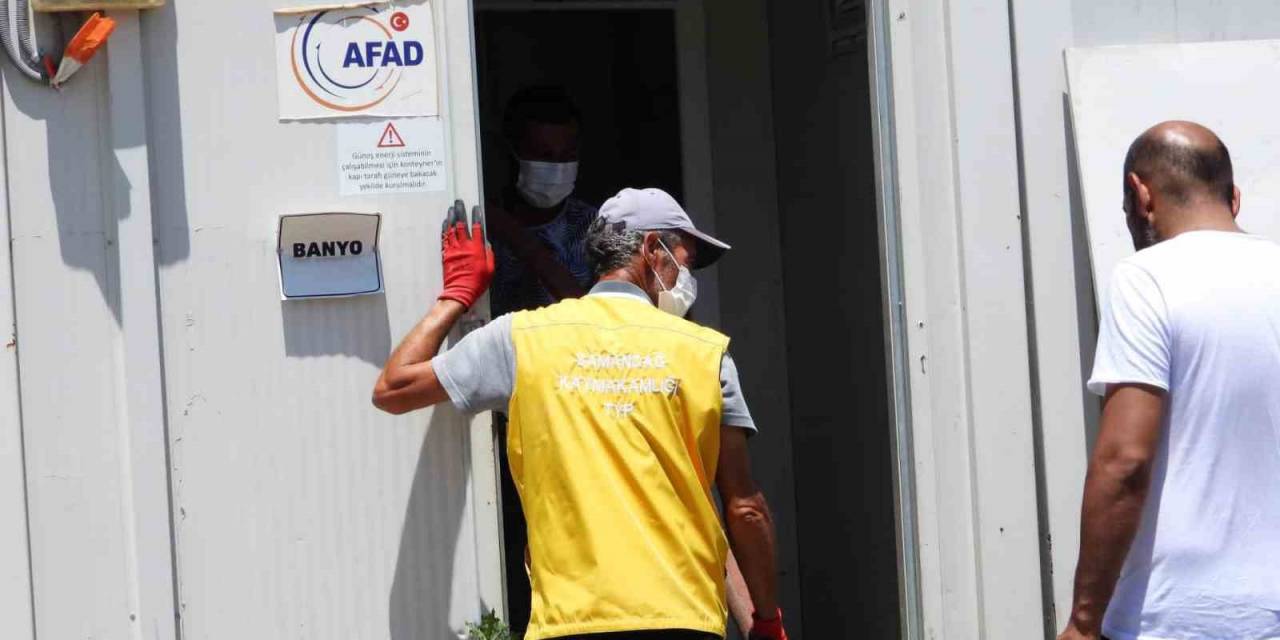 Deprem Bölgesinde İlaçlama Ve Temizlik Çalışması Sürüyor