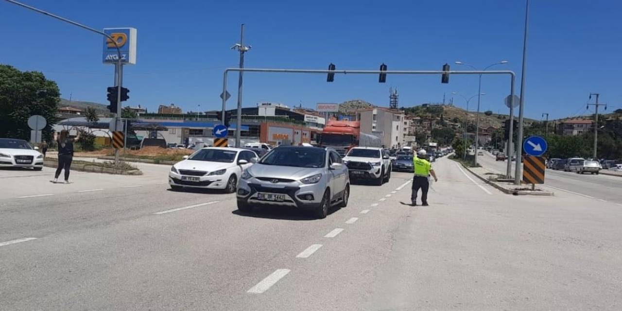 Afyonkarahisar- Antalya Karayolunda Trafik Yoğunluğu Yaşanıyor