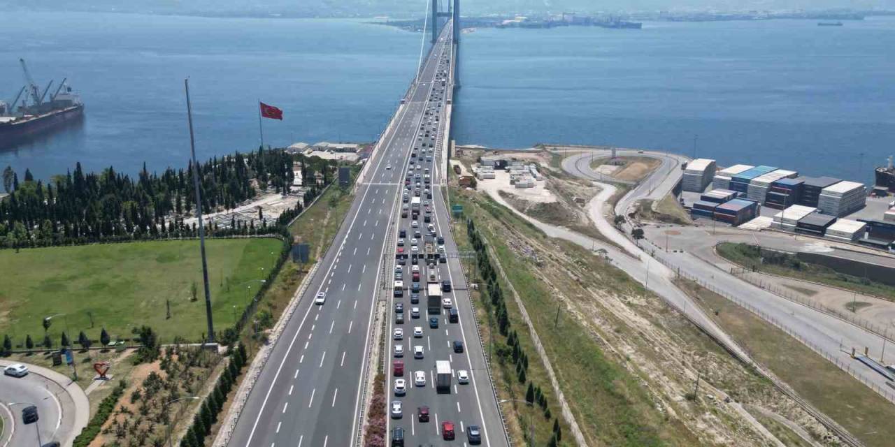 Osmangazi Köprüsü’nde Trafik Durma Noktasına Geldi