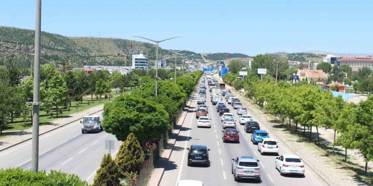 Afyonkarahisar’da Kavşak Noktalarda Trafik Yoğunluğu