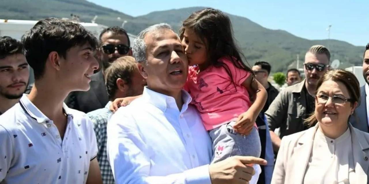 Bakan Yerlikaya, Osmaniye’de Enkazın 2 Ay İçerisinde Kaldırılacağını Söyledi
