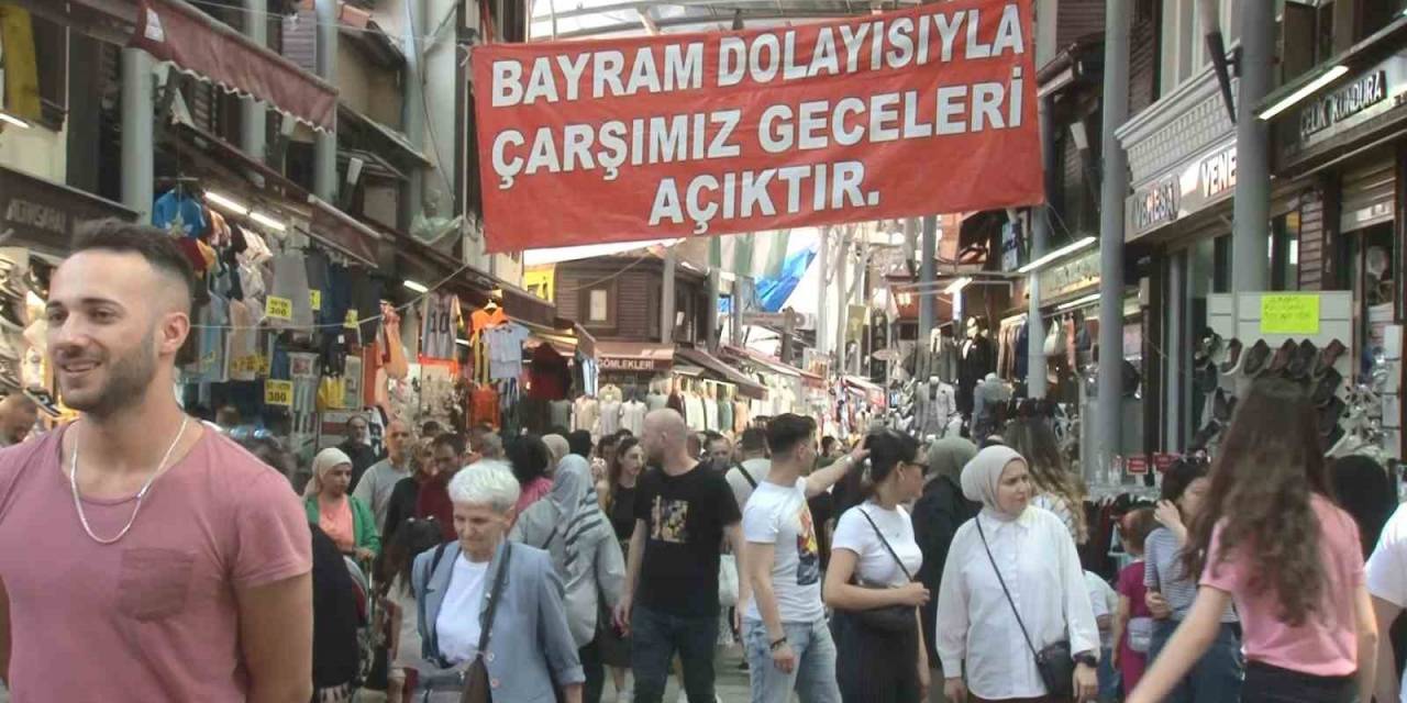 Bursa Tarihi Kapalı Çarşı’da Bayram Yoğunluğu Başladı