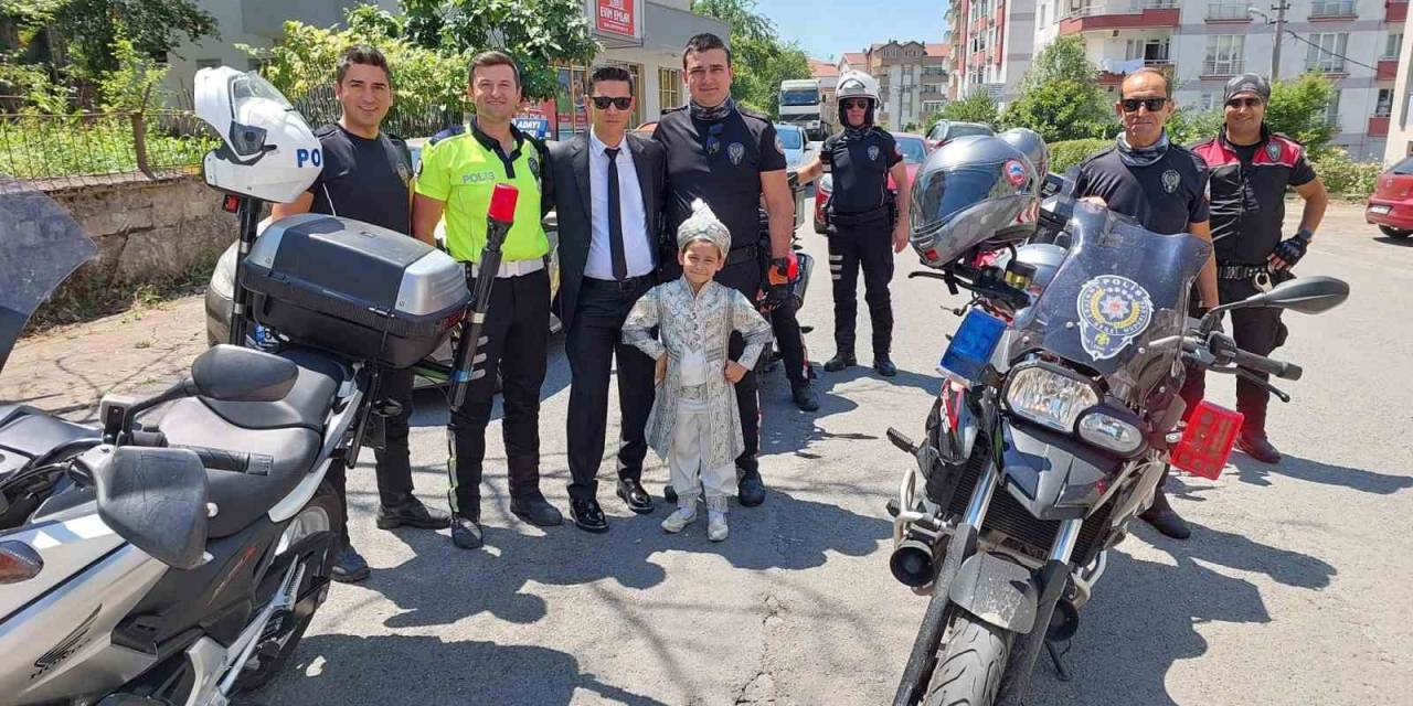 Küçük Erbakan’a Yunus Polislerinden Jest