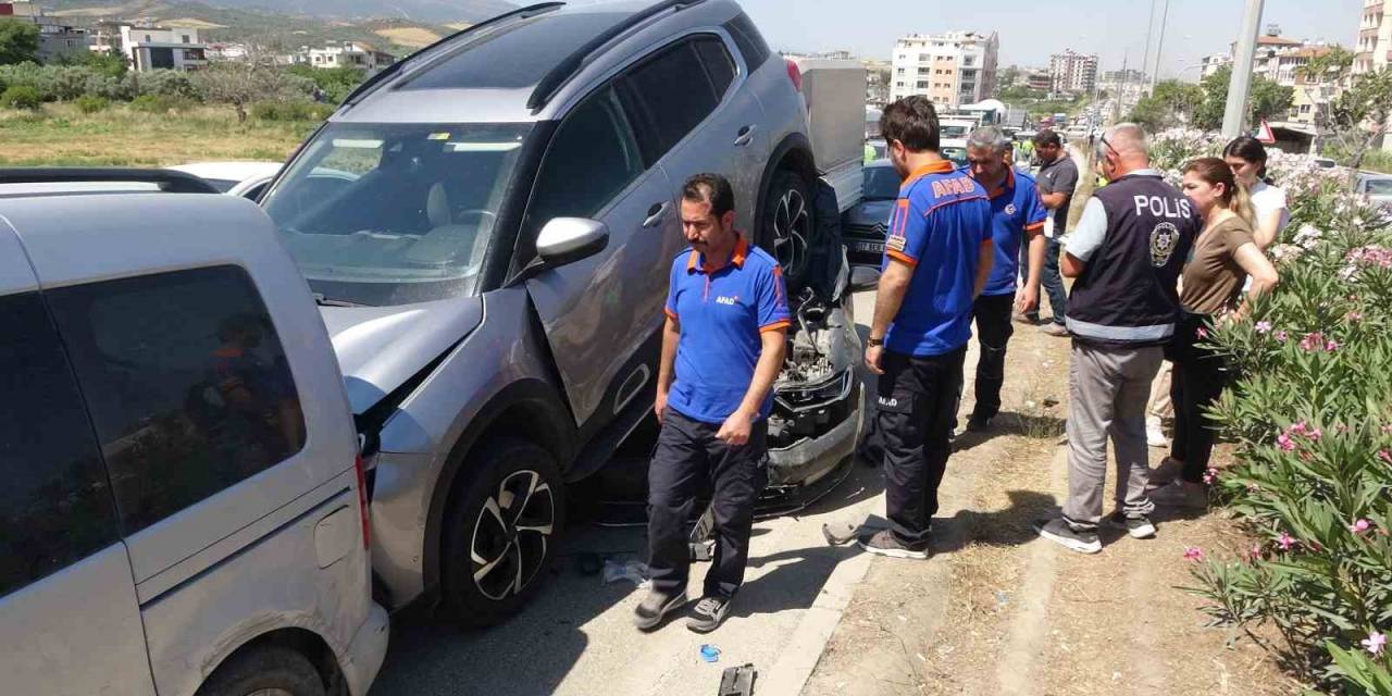 Hayrete Düşüren Kaza, Cip Otomobilin Üzerine Kaldı