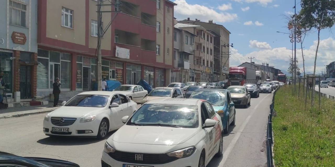 Erzurum - Erzincan Karayolunda Bayram Yoğunluğu