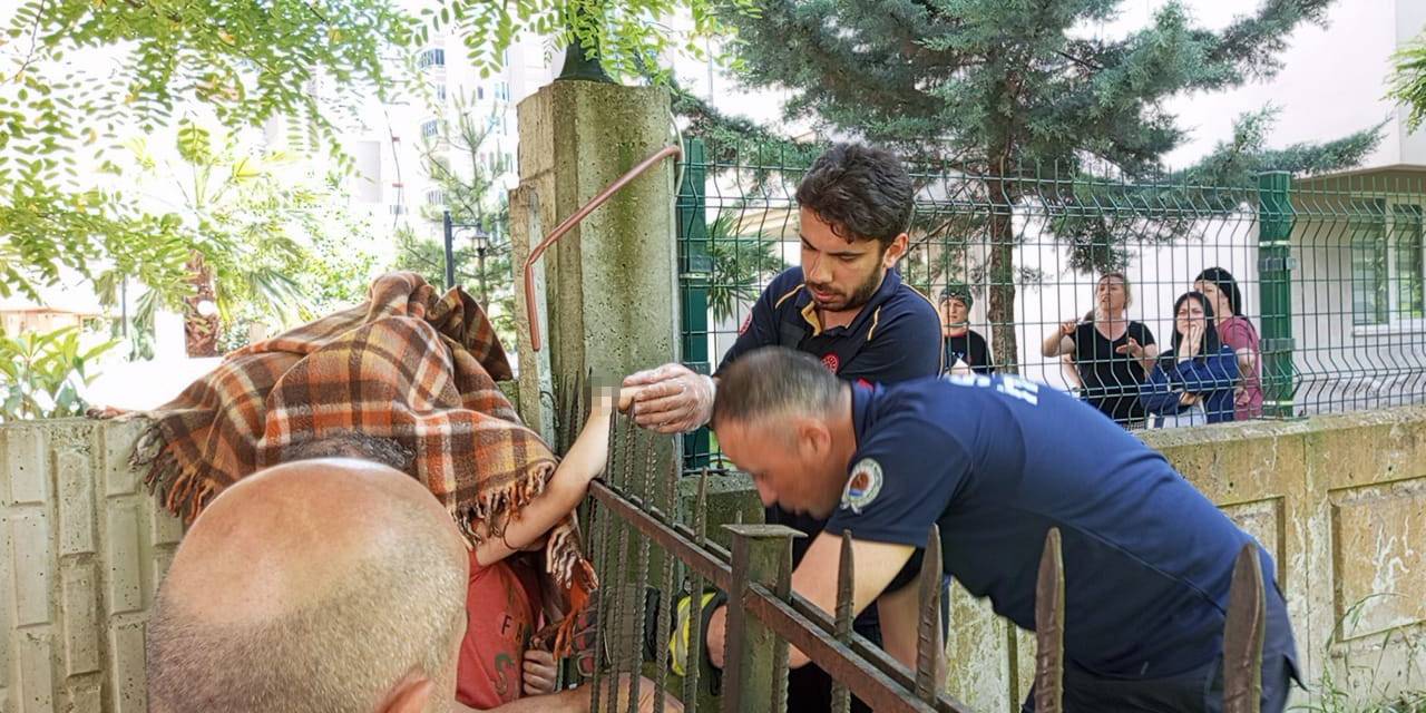 Koluna Korkuluk Demiri Saplanan Çocuğu İtfaiye Kurtardı