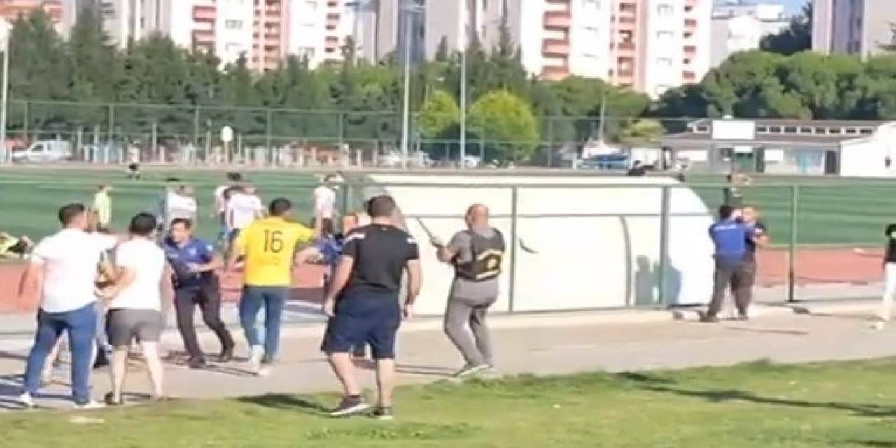 İzmir’de Amatör Maçta Taraftarlar Birbirine Girdi