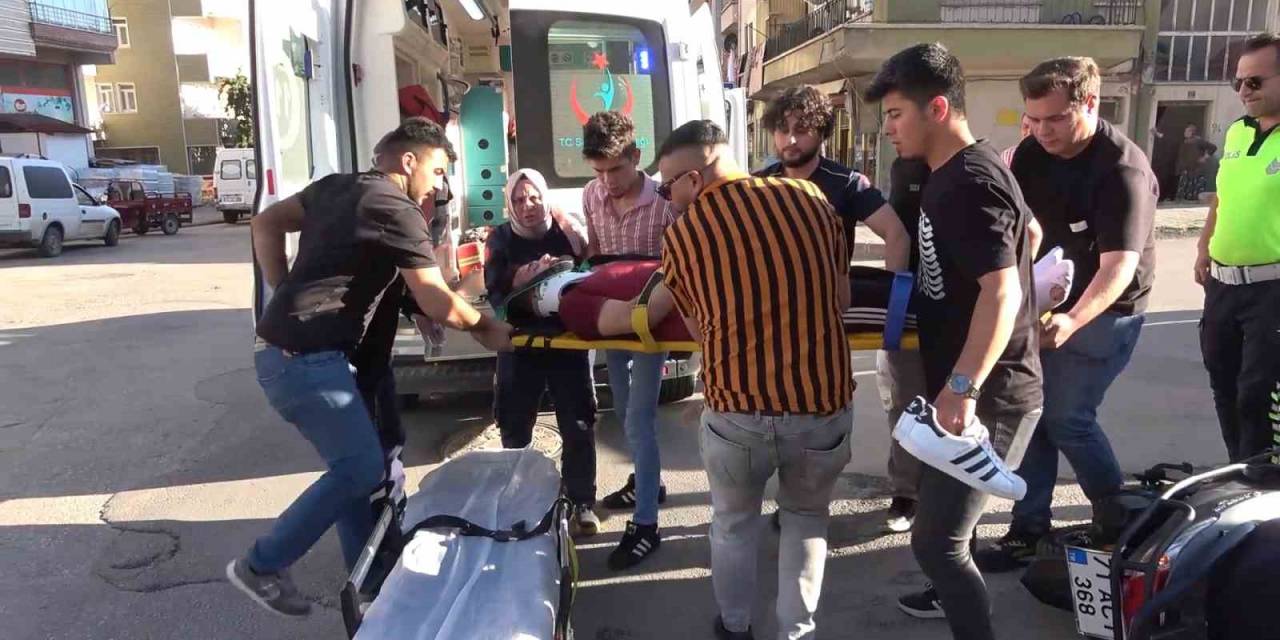 Otomobil İle Motosiklet Çarpıştı: 1 Yaralı