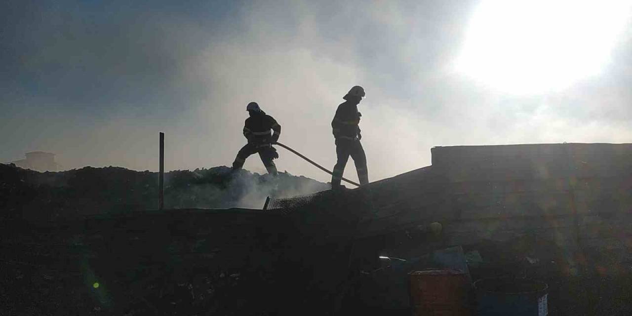 Çorum’daki Hurdalık Yangını Kontrol Altına Alındı