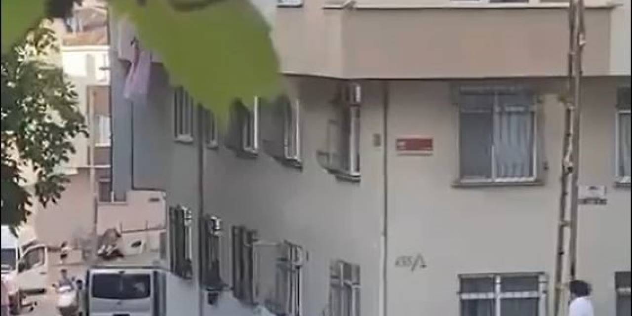 Kavga Ettiği Kız Arkadaşı İle Arasına Giren Şahsı Sokak Ortasında Vurarak Öldürdü