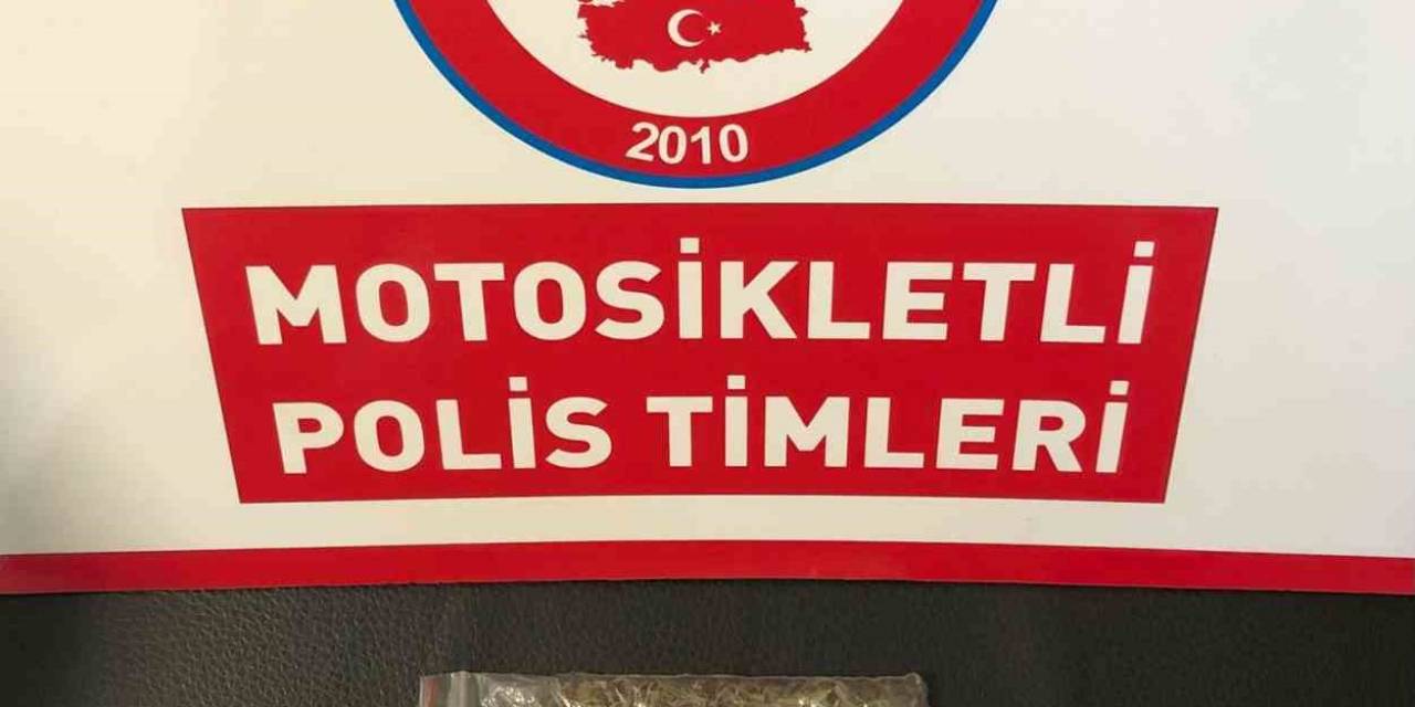 Şüphe Üzerine Durdurulan Şahıstan Uyuşturucu Çıktı