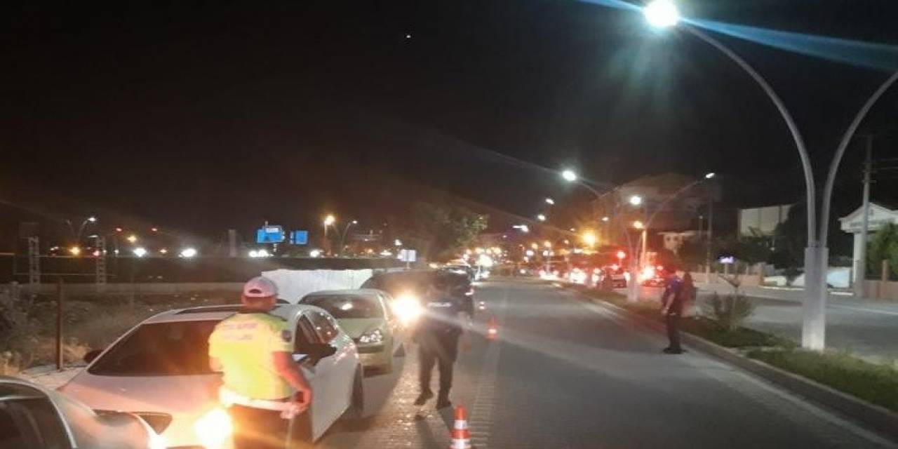 Edremit Polisi ‘bayram Huzuru’ Operasyonunda Didik Didik Aradı