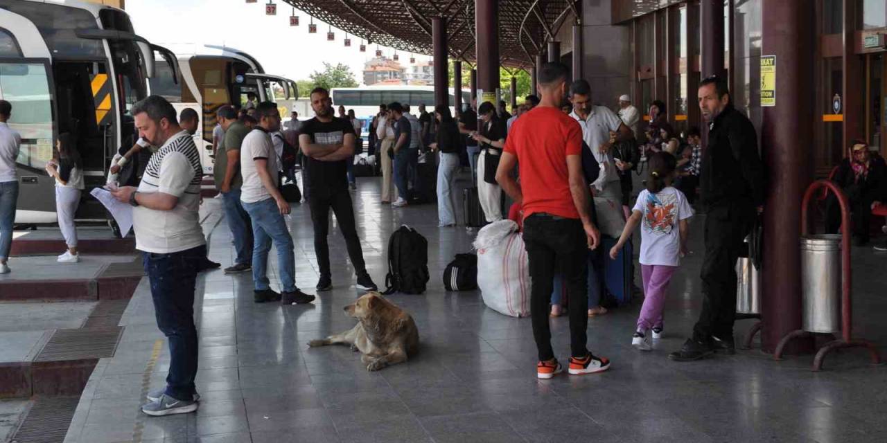 Otogarda Bayram Yoğunluğu Başladı