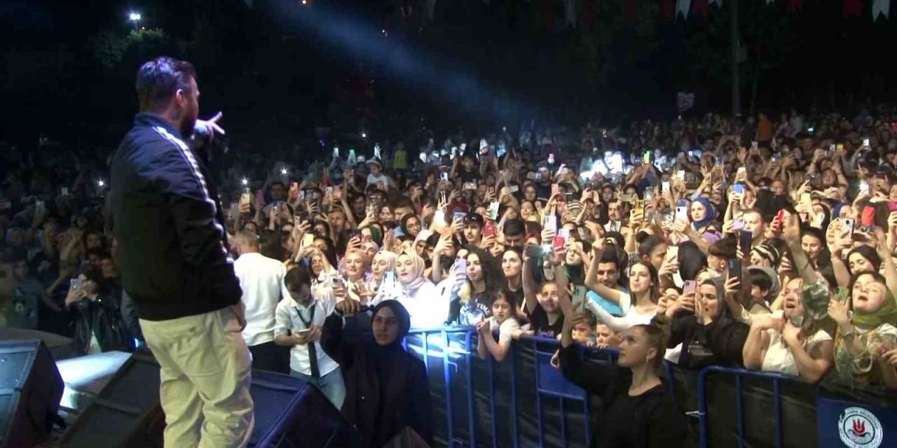 Kağıthaneli Gençler Sinan Akçıl Konseri İle Doyasıya Eğlendi