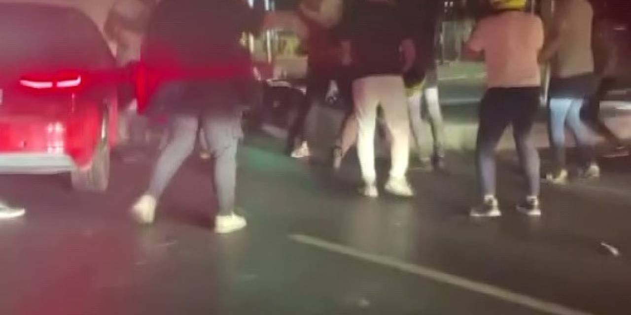 Fatih’te Gece Yarısı Kavga Eden Tarafları Gece Bekçileri Güçlükle Ayırdı