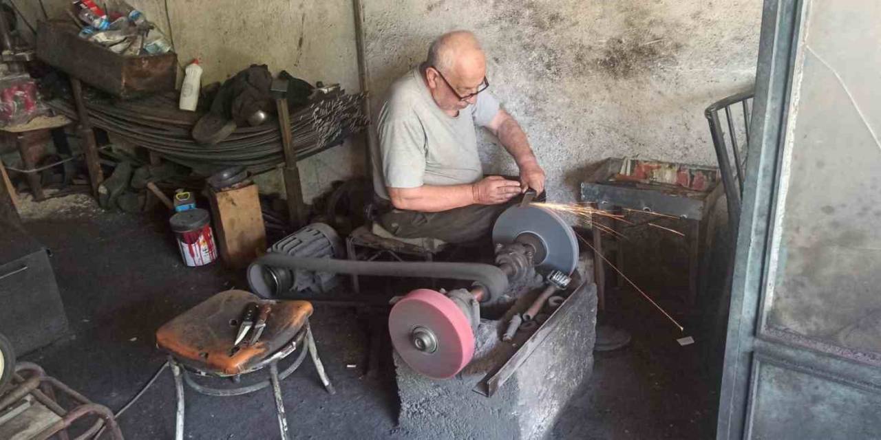 Bıçakçı Ustası Çeşmeci’nin Kurban Bayramı Mesaisi Başladı