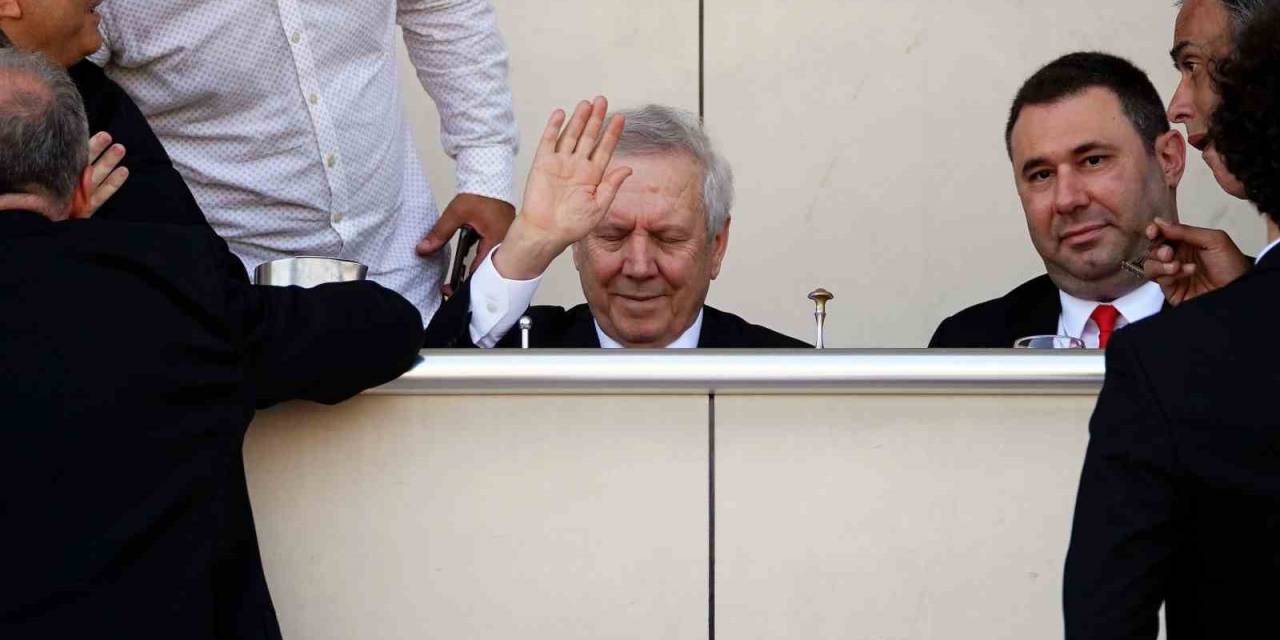 Aziz Yıldırım’a Veliefendi Hipodromu’nda Yoğun İlgi