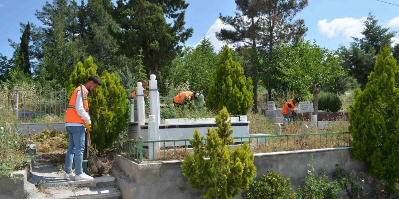 Battalgazi’deki Mezarlıklarda Bakım Çalışması