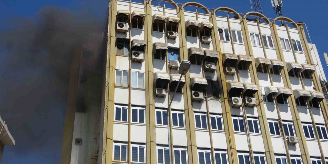 Alev Alev Yanan İş Yerini Gözyaşları İçinde Çaresizce İzlediler