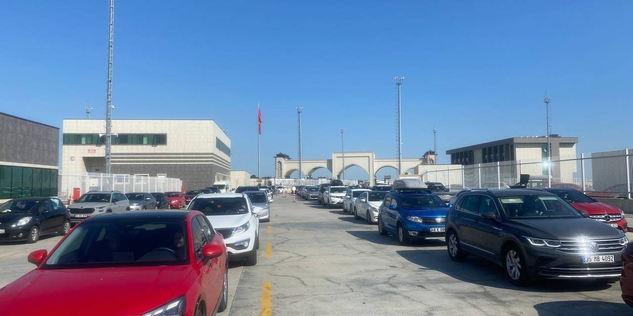 İpsala Sınır Kapısı’nda 10 Kilometrelik Araç Kuyruğu