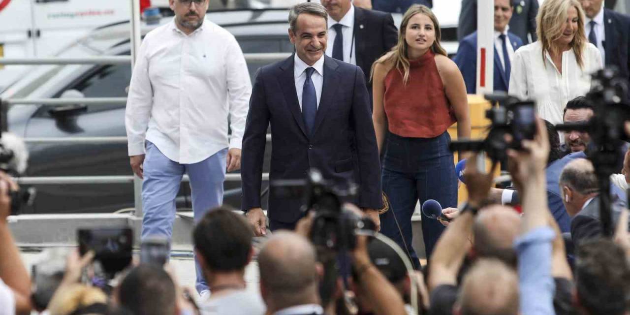 Yunanistan’da Sandık Çıkış Anketlerine Göre Miçotakis’in Partisinin Seçimi Büyük Farkla Kazanması Bekleniyor