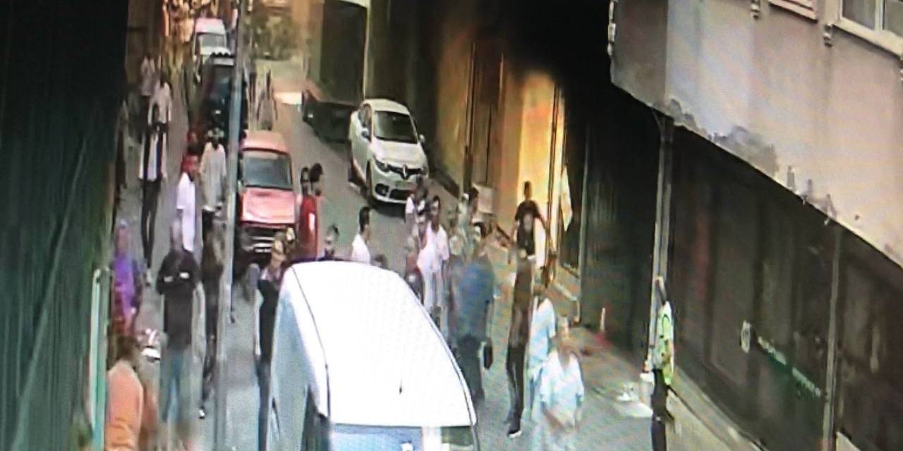 Pendik’te Yangının Çıkış Anı Güvenlik Kamerasına Yansıdı