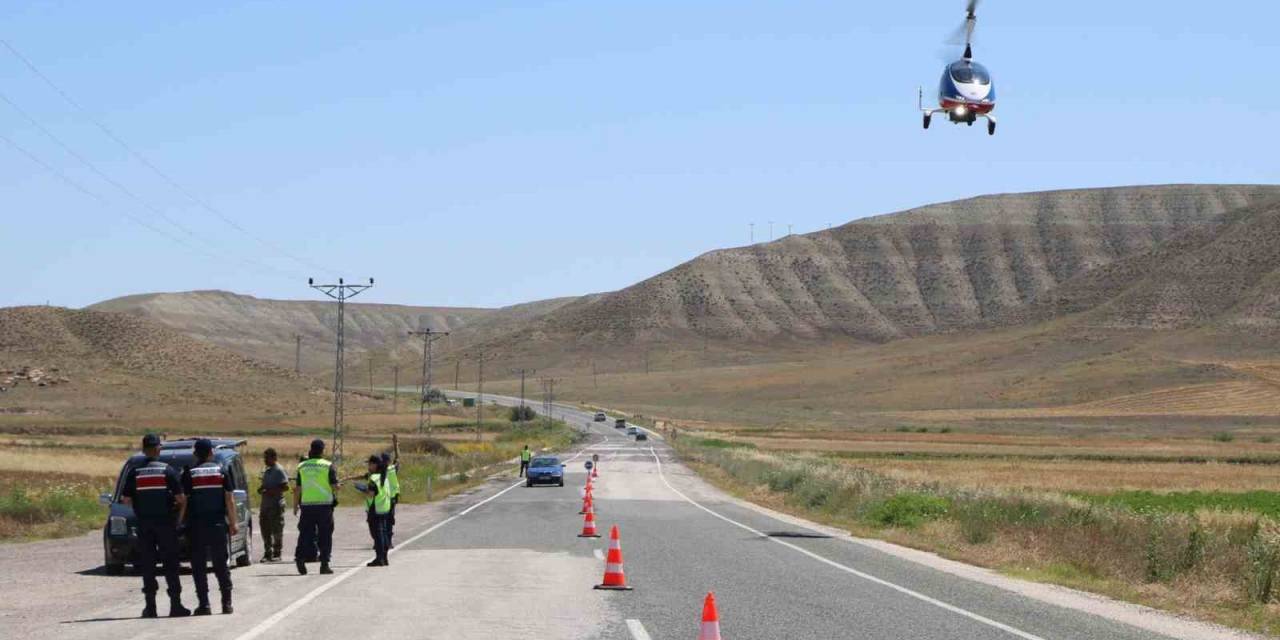 Bayram Tatilinde Araçlar "cayrokopter" İle Denetlendi