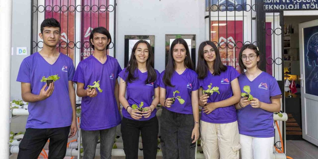 Çocuklar Hem Beceri Kazanıyor Hem De Üretime Yönleniyor