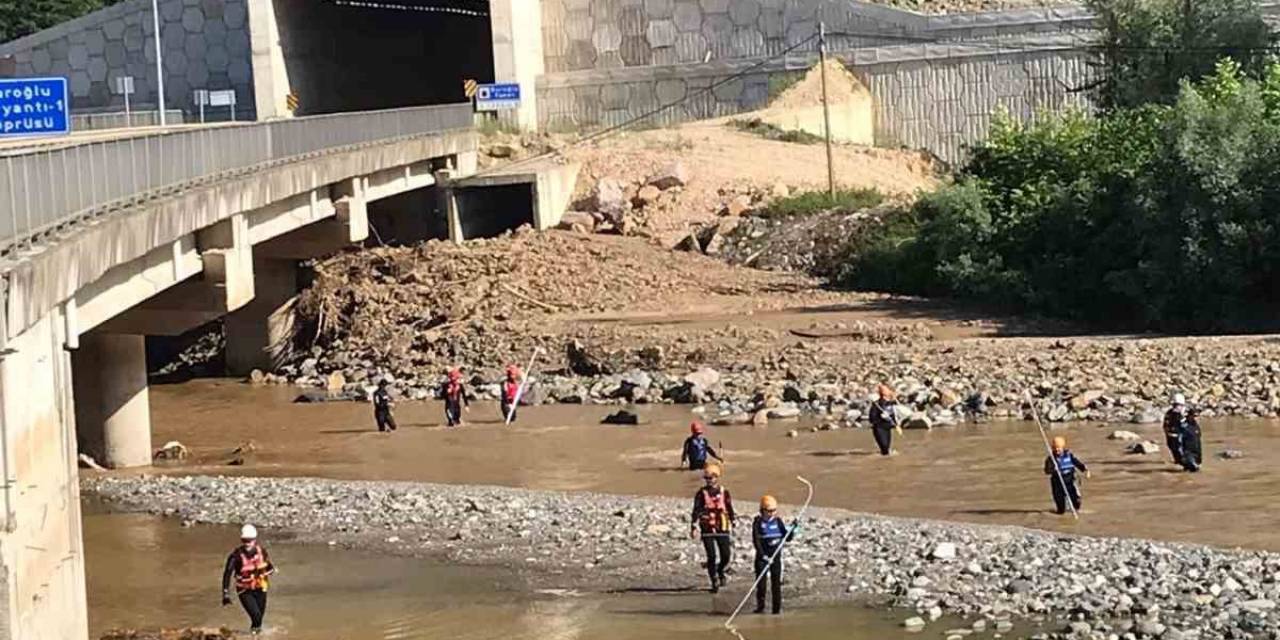 Giresun’un Duroğlu Beldesindeki Selde Kaybolan Şahsı Arama Çalışmaları Devam Ediyor