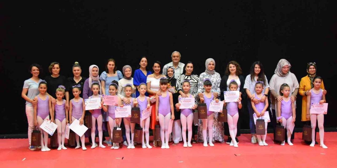 Minik Cimnastikçilerin Gösterileri Beğeni İle İzlendi