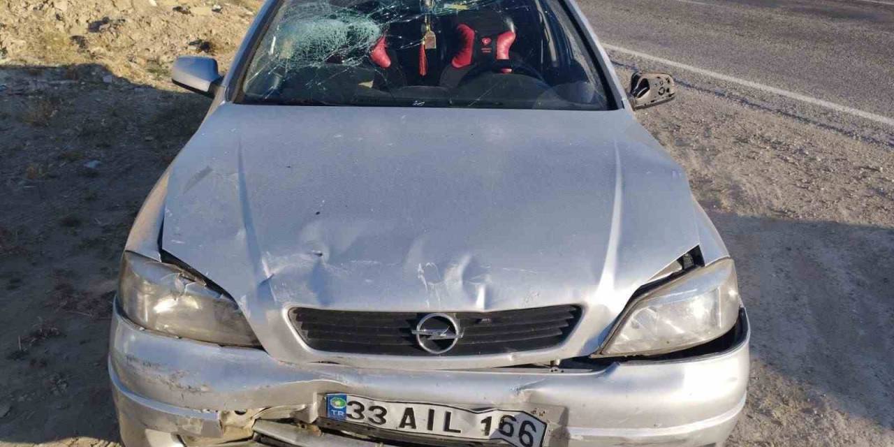İki Otomobil Çarpıştı: 2 Yaralı
