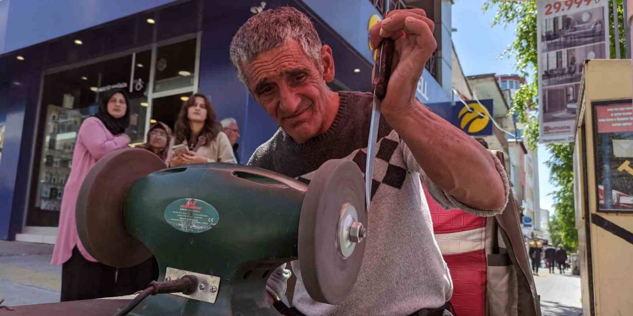 Ardahan’da Kurban Bayramı Öncesi Bıçak Bileyicilerinin Yoğun Mesaisi