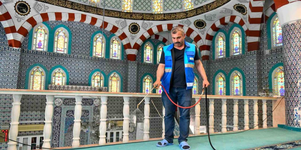 Esenyurt’ta İbadethaneler Bayram Namazına Hazır