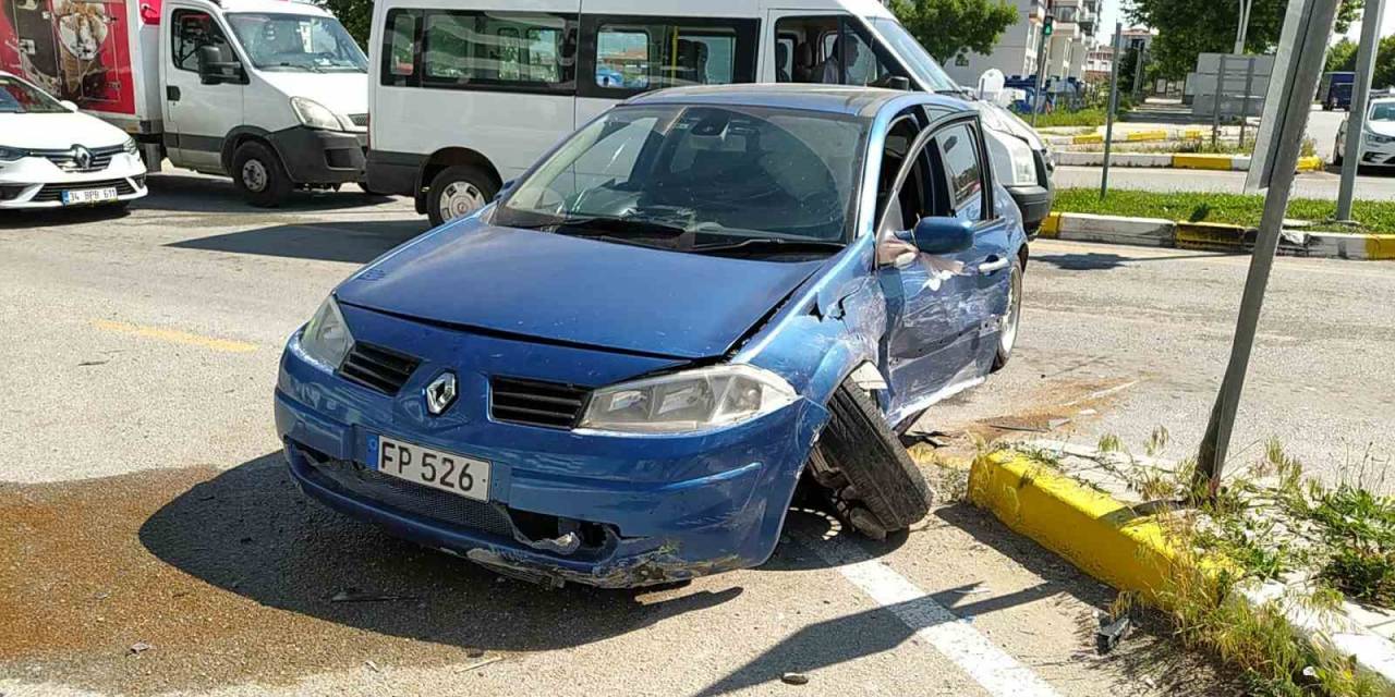 Çorum’da İki Otomobil Çarpıştı: 1 Yaralı