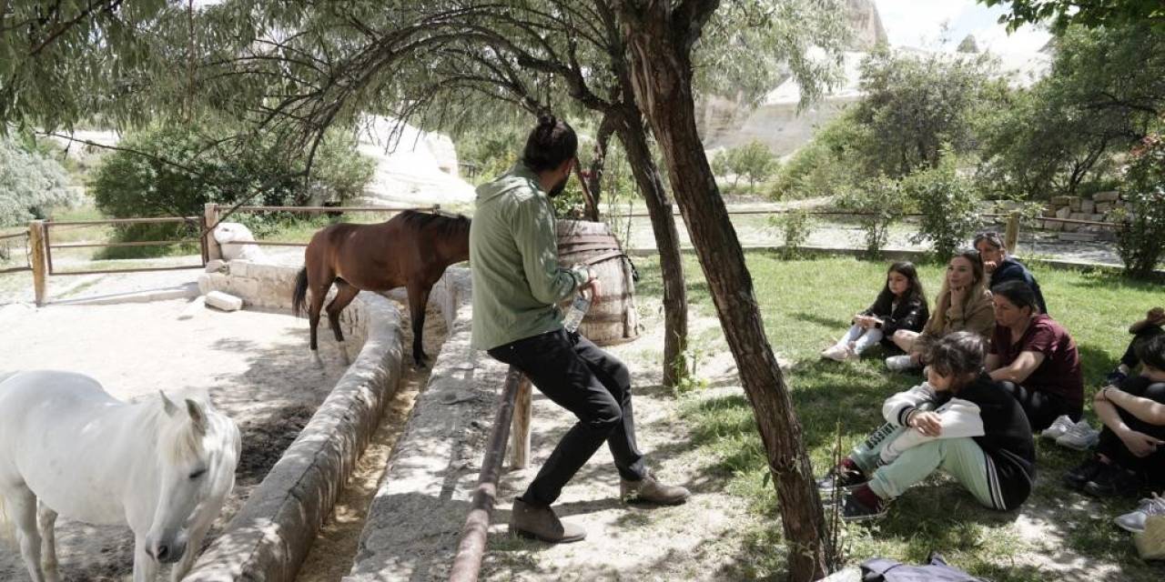 Deprem Korkularını Ata Binerek Yendiler