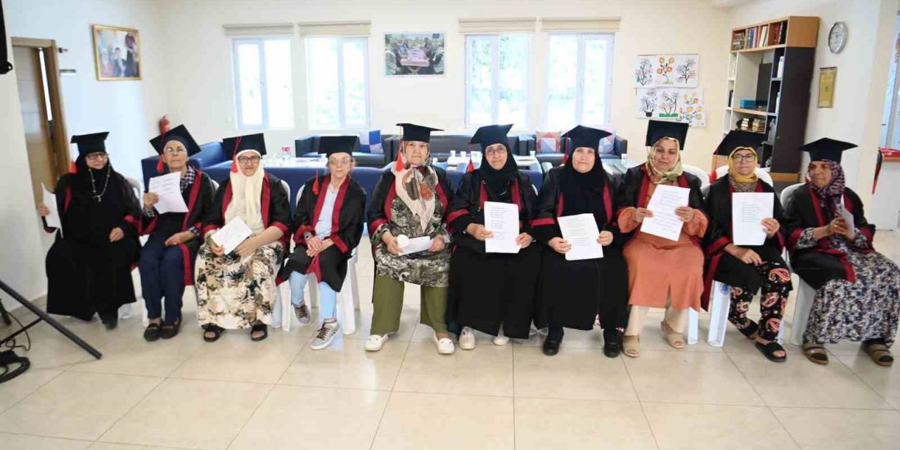 65 Yaş Üstü Büyükler Okuma Yazma Öğrendi, İlk Kez Kep Atma Heyecanı Yaşadı