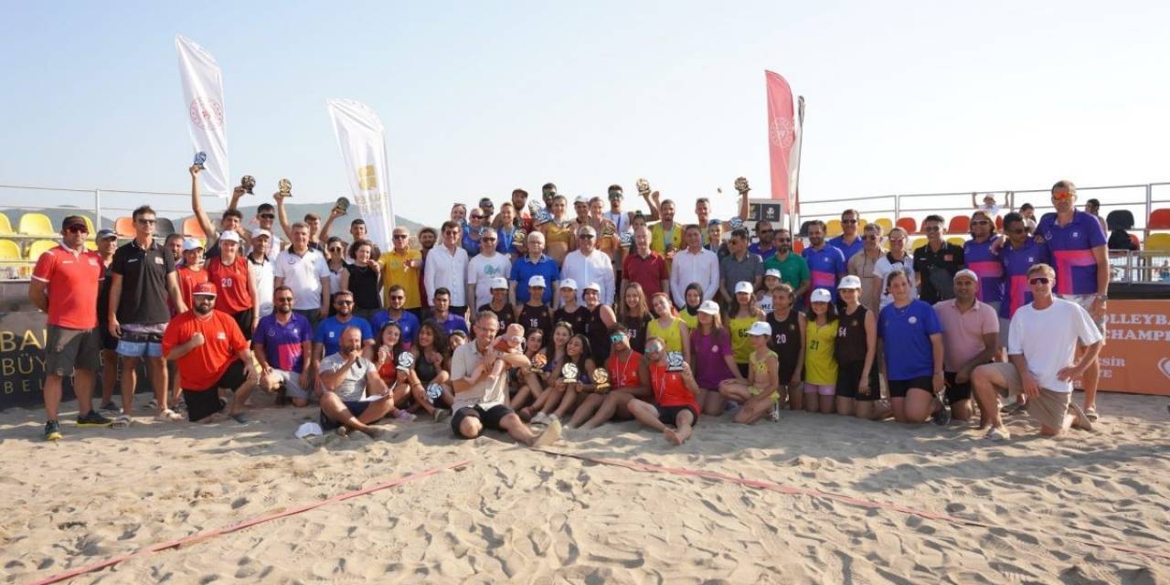 Balıkesir’de Balkan Plaj Voleybolu Şampiyonası Ödül Töreni Yapıldı