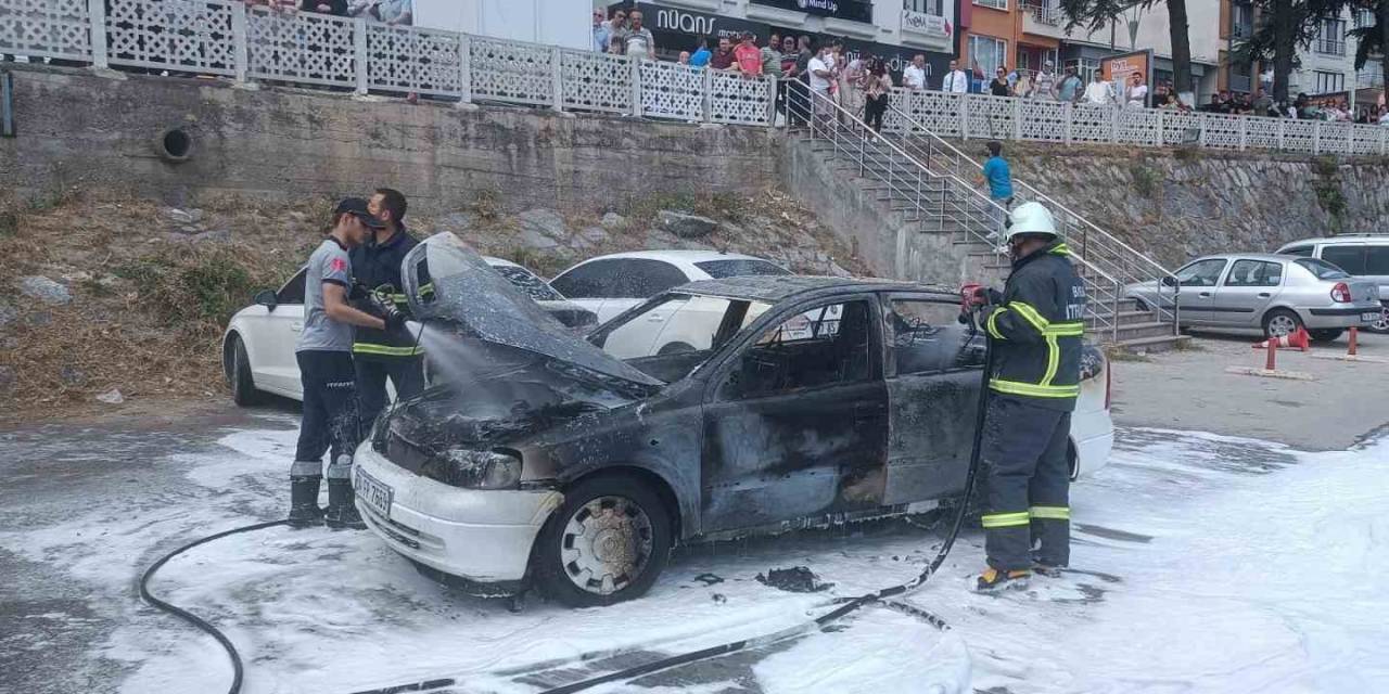 Biga’da Seyir Halindeki Araç Alev Alev Yandı