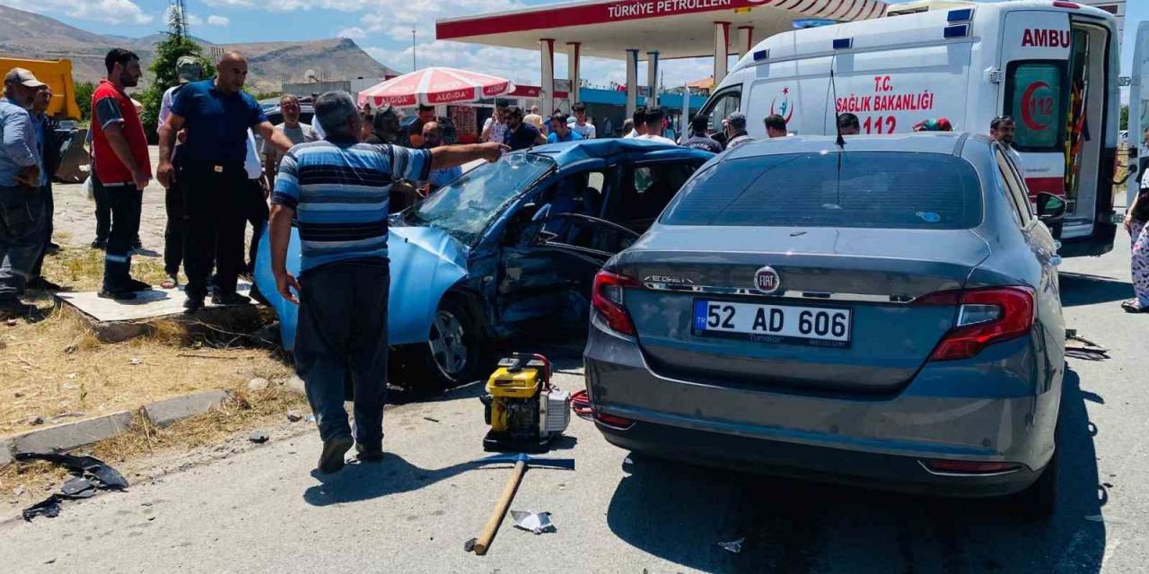 Malatya-elazığ Yolunda Kaza: 3 Yaralı