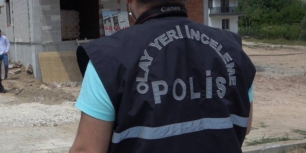 Yıkılan Duvarın Altında Kalan İnşaat Ustası Hayatını Kaybetti