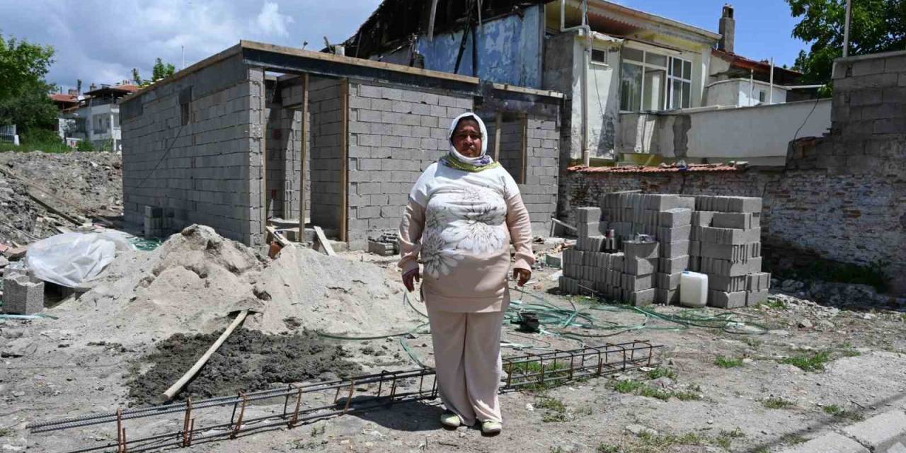 Sobayı Benzinle Tutuşturmak İsterken Yaktığı Evi Belediye Yeniden İnşa Ediyor