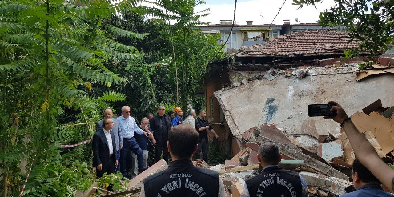 Metruk Evde Yıkım Sırasında Sundurma Çöktü: 2 Kişi Hayatını Kaybetti